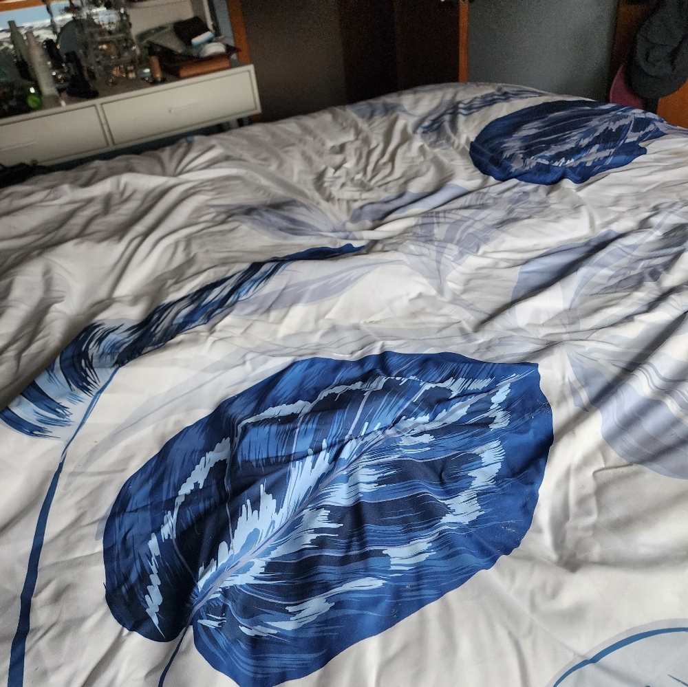 Comforter - Picture 3 of 3